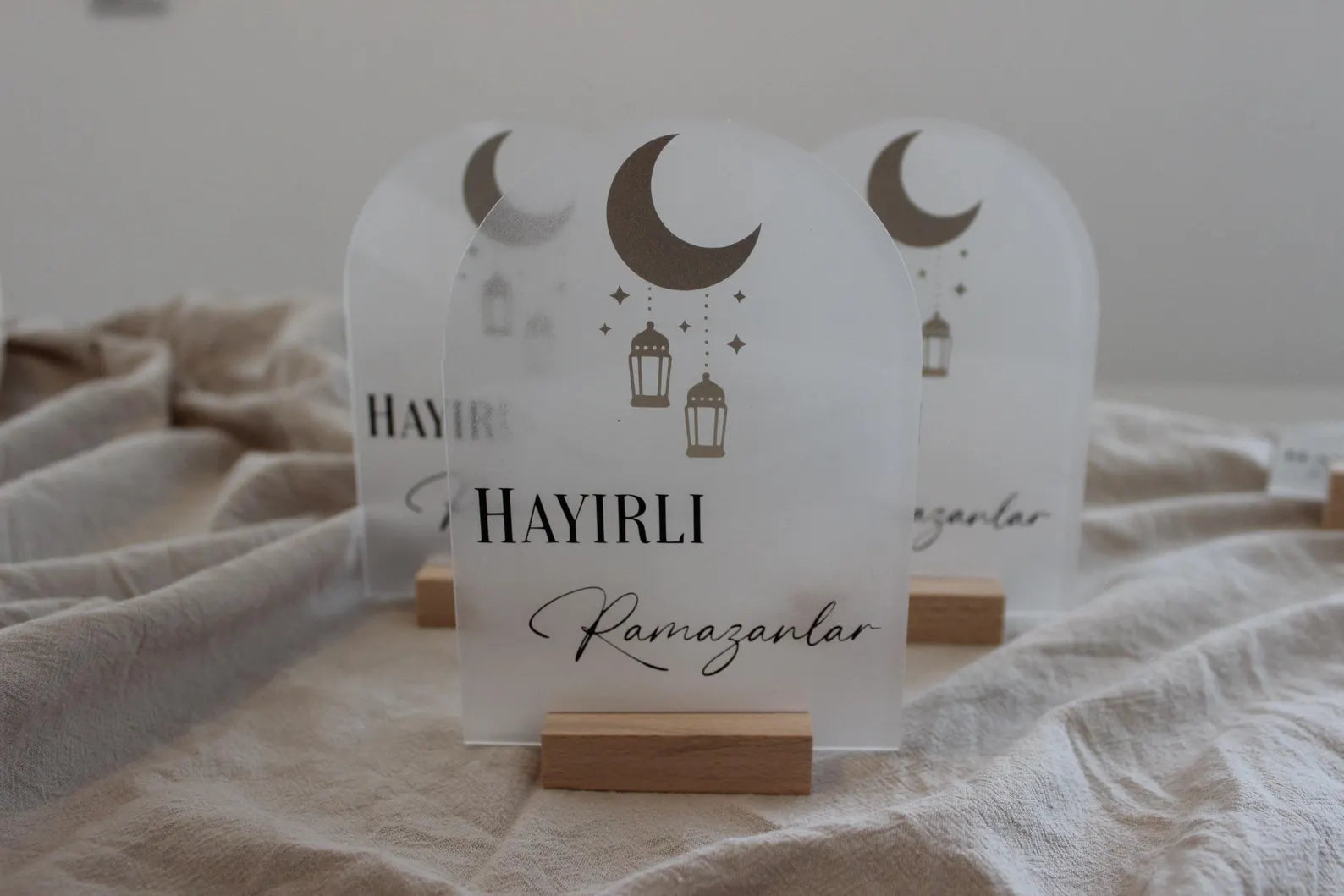 Ramadan Tischschild Acryl mit Holzständer | Eid Mubarak Deko
