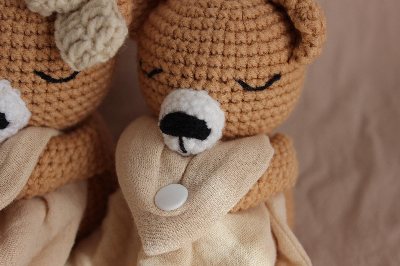 Schmusetuch Häkelbär | Musselin Kuscheltuch Baby