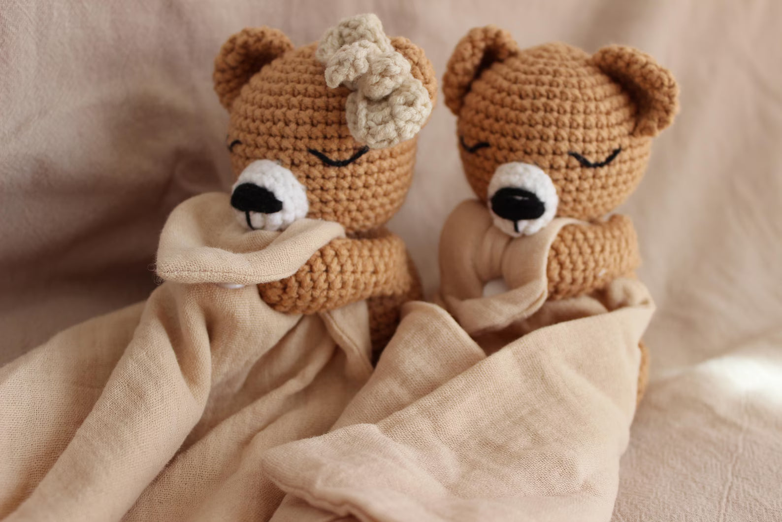 Schmusetuch Häkelbär | Musselin Kuscheltuch Baby